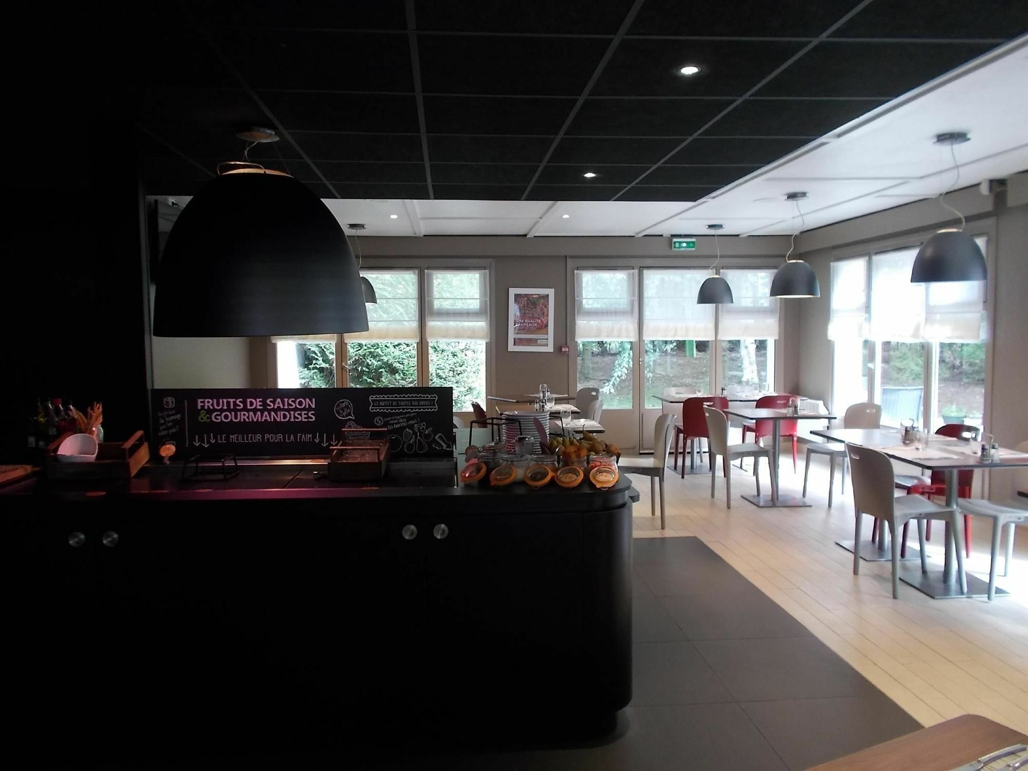 Hotel Campanile Lille - Seclin Exterior foto